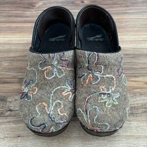 Dansko Felt Stitched Floral Embroidered Heeled Clog Slip On Size 37
